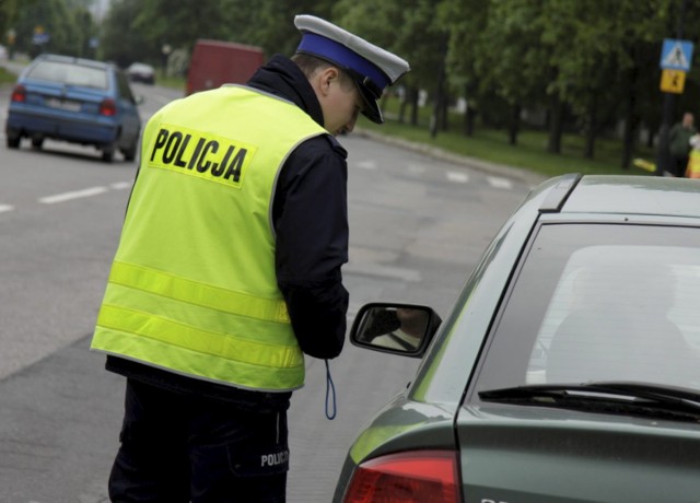 Kierowcą saaba był 45-letni mieszkaniec Włodawy. Mężczyzna nie jechał sam, wiózł 20-letniego syna. Zarówno kierowcy, jak i pasażerowi nic się nie stało