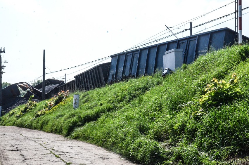 Wypadek kolejowy we Wronkach. Przywrócono ruch pociągów na całej linii Poznań - Szczecin [ZDJĘCIA]
