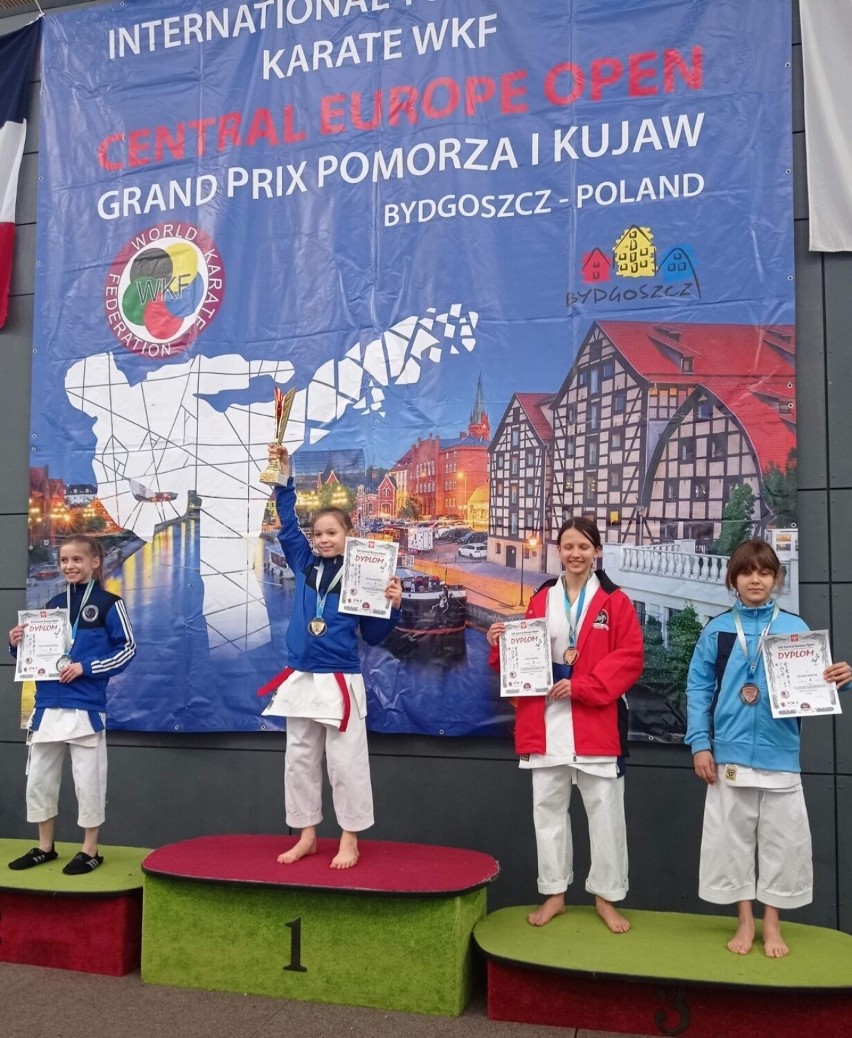 Helena Grafka (pierwsza z prawej) zdobyła brąz w konkurencji...