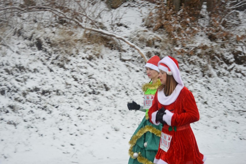 Santa Run Kartuzy 2018. Setki Mikołajów ruszyły ulicami miasta - ZDJĘCIA, WIDEO cz. 1