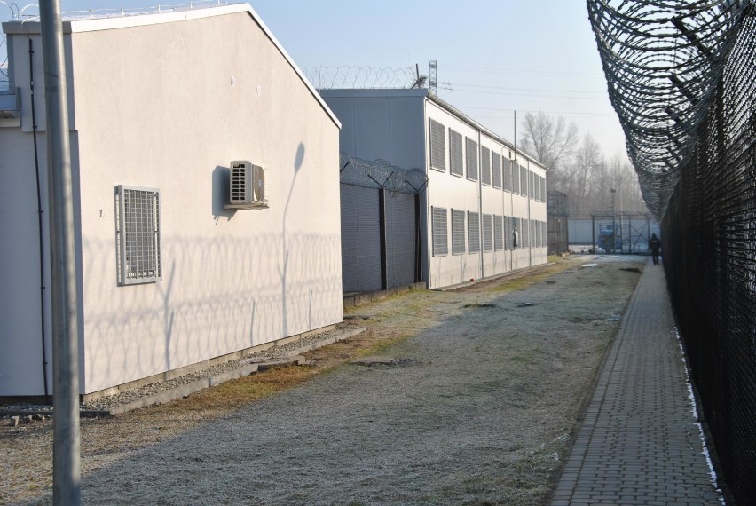Mrozy niestraszne osadzonym w Zakładzie Karnym w Trzebini. Ocieplono budynki i zamontowano instalację fotowoltaiczną [ZDJĘCIA] 