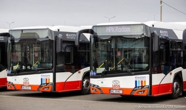 Od 1 marca 2023 roku więcej zapłacimy za przejazdy autobusami w Radomiu. W poniedziałek 28 listopada rada Miejska podjęła uchwałę w tej sprawie.