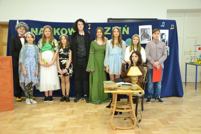 W  Szkole Podstawowej im. Jana Pawła II w Czarnem w gm. Wielgie zorganizowano „Naukowy dzień wiosny”.