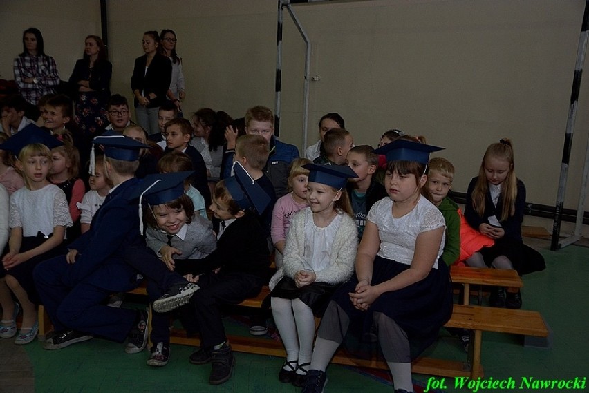 Pasowanie pierwszoklasistów w Szkole Podstawowej Galileo w Nakonowie [zdjęcia]