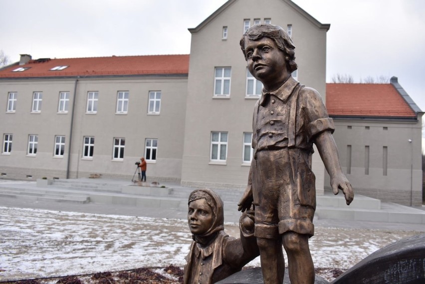 W Muzeum Pamięci Mieszkańców Ziemi Oświęcimskiej widać już...