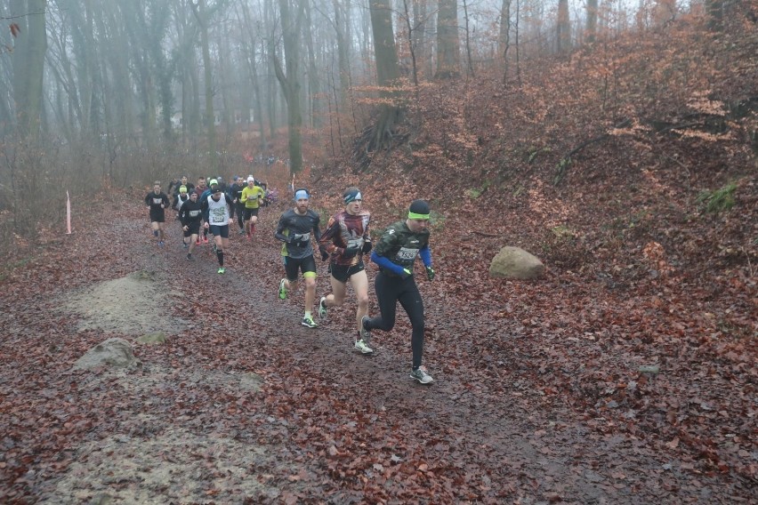 Grudniowy City Trail wokół Jeziora Szmaragdowego.