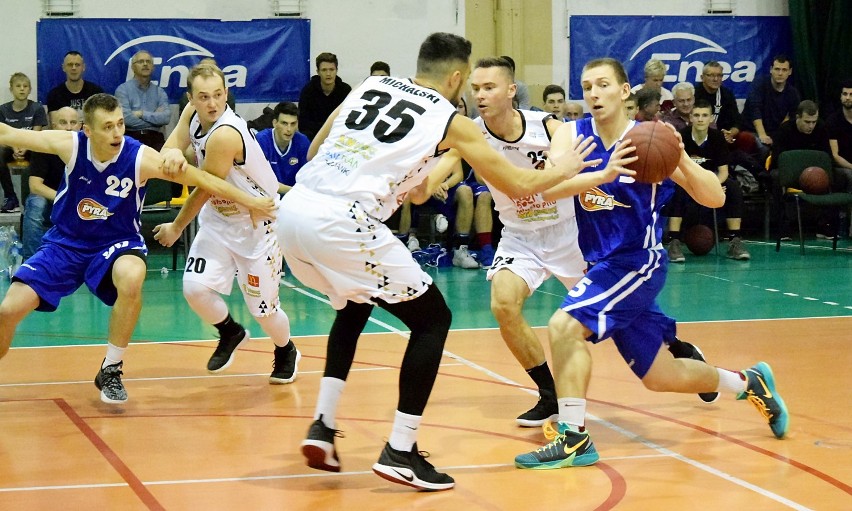 III liga koszykówki: Basket Piła odniósł kolejne zwycięstwo na swoim parkiecie. Tym razem pilanie pokonali Pyrę Poznań. Zobaczcie zdjęcia