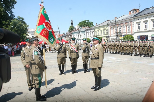 Po reorganizacji Straży Granicznej w Nowym Sączu funkcjonuje ośrodek SG wraz z kampanią reprezentacyjną i słynną orkiestrą