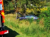 Pilne: Wypadek na trasie wojewódzkiej Nowy Tomyśl - Zbąszyń. BMW uderzyło w drzewo