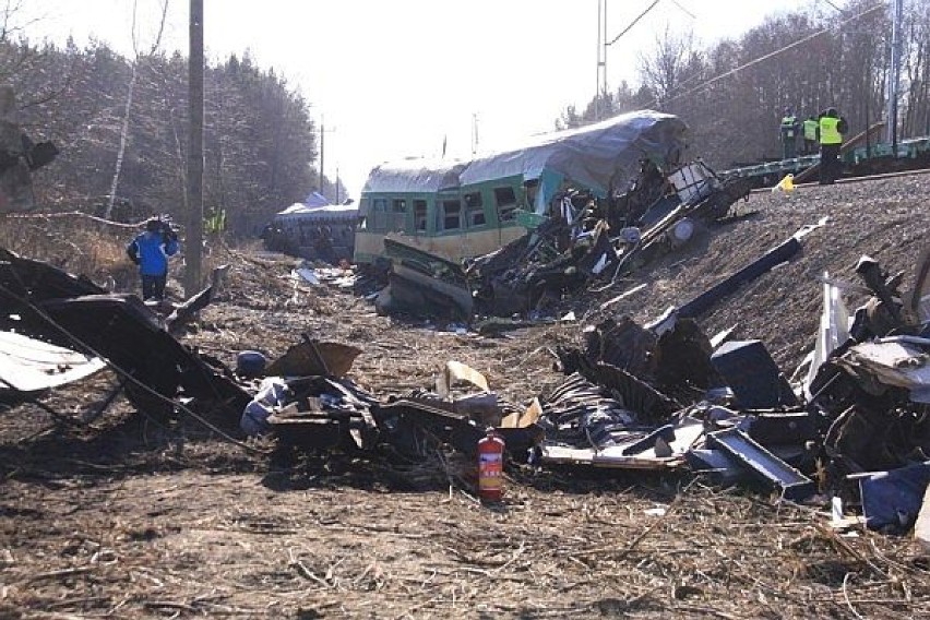 Zdjęcia ze zderzenia pociągów - Szczekocin Zawiercie - ...