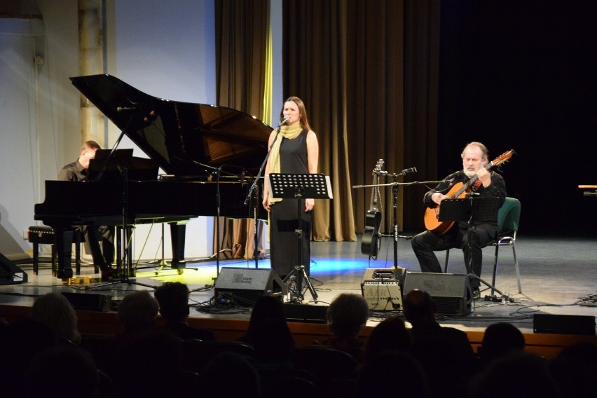 Piękny koncert "Na niebieskim fortepianie" w Wojewódzkim Domu Kultury w Kielcach. Wystąpili ukraińscy i polscy artyści. Zobacz zdjęcia