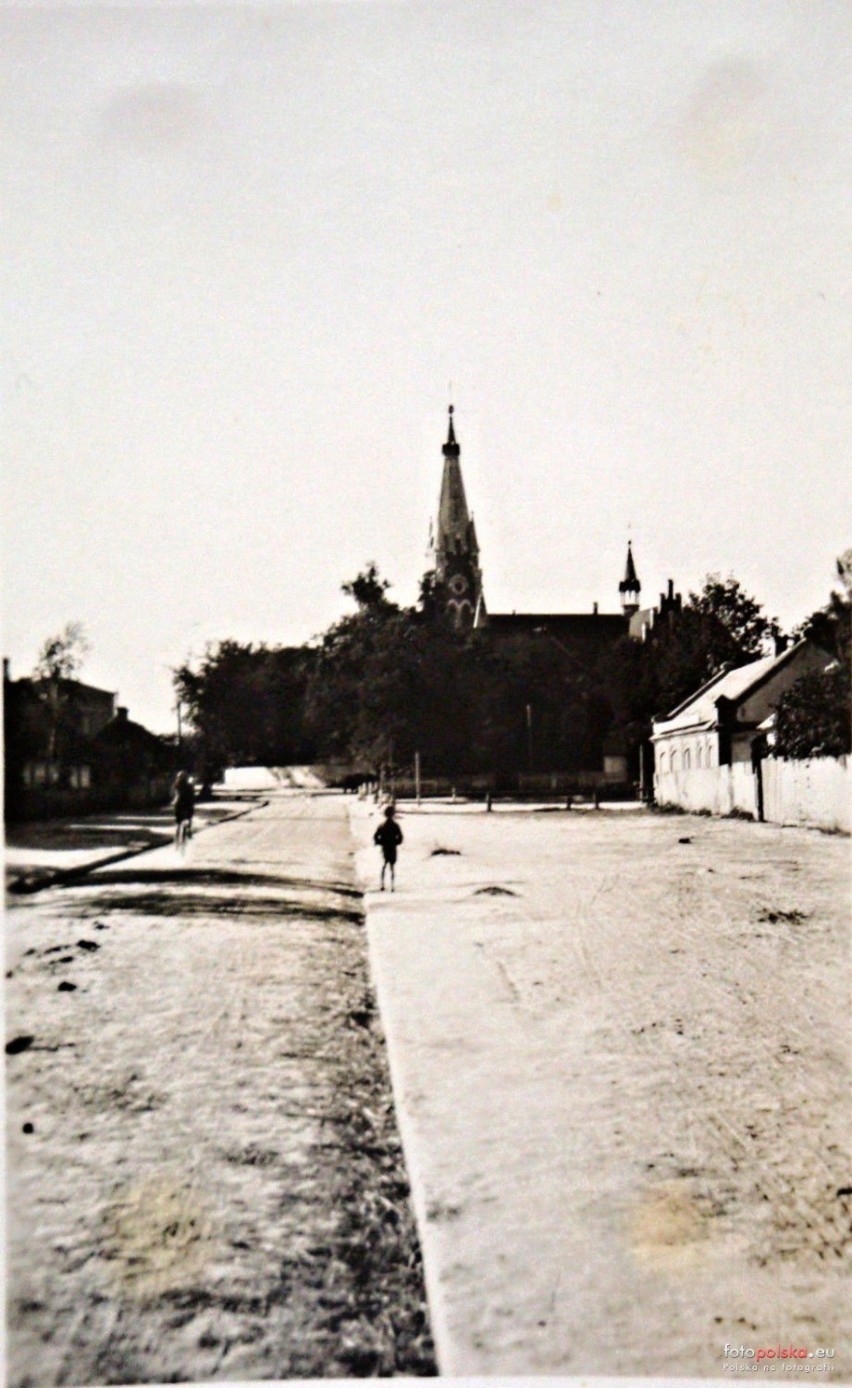 Fotografia wykonana w latach 1918-1939  a na niej ul....