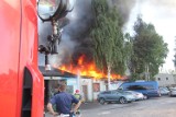 Pożar warsztatu samochodowego przy ulicy Jaworzyńskiej w Legnicy [ZDJĘCIA]