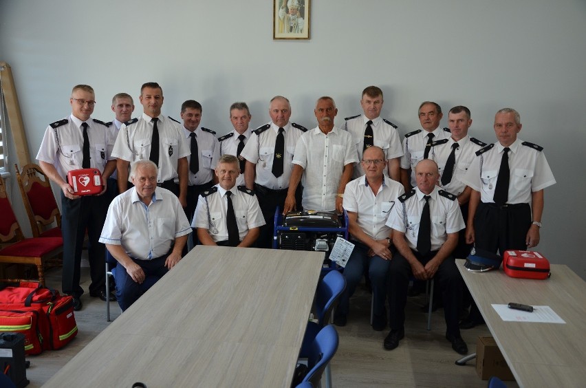 Strażacy z jednostek OSP w gminie Rusiec odebrali nowy sprzęt