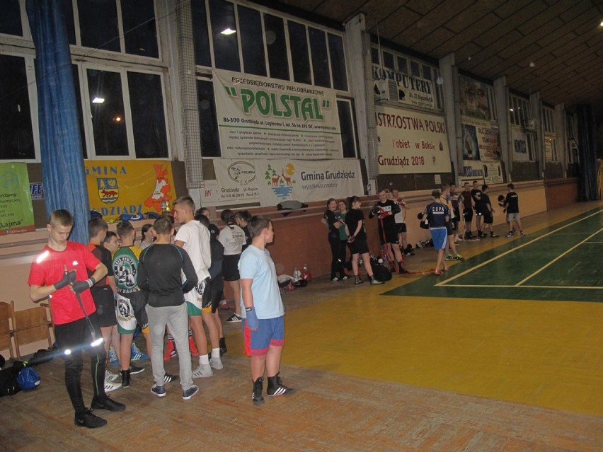 Zawodnicy Klubu Sportowego "Obra" ze Zbąszynia na obozie szkoleniowym w Grudziądzu