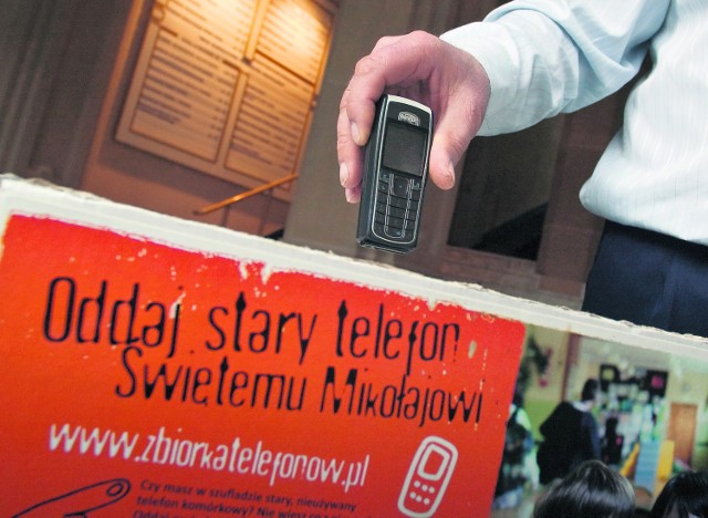 Do pudełka zmieści się tylko telefon komórkowy