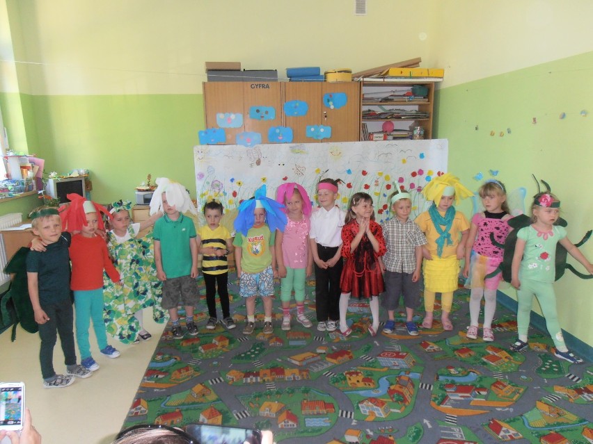 Pięciolatki świętowały ze swoimi mamami w Małkocinie