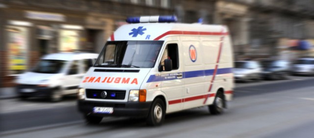 Ambulans oderzył w auto w gminie Wolbórz