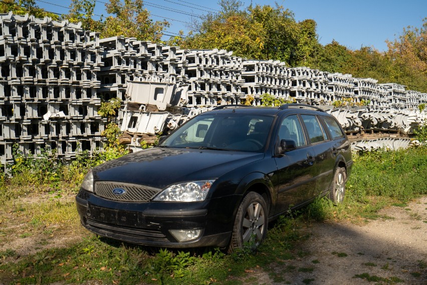 Samochód pochodzi z 2005 roku. Cena wywoławcza równa jest...