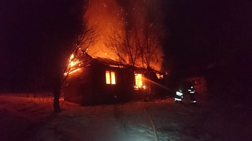 Pożar domu w Koszarawie [ZDJĘCIA]