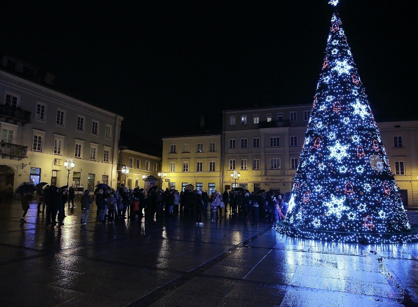 Sztuczna choinka w Piotrkowie 2017