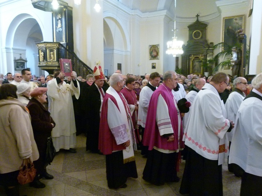 Tomaszów Maz. Tłumy wiernych przywitały nowego proboszcza parafii św. Antoniego