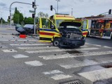 Wypadek w Bielsku-Białej. Karetka zderzyła się z samochodem osobowym. Jedna osoba ciężko ranna. Lądował śmigłowiec LPR