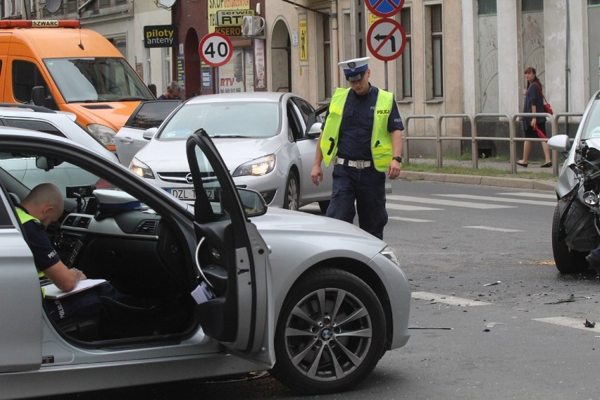 Wypadek na ulicy Czarnieckiego w Legnicy [ZDJĘCIA]