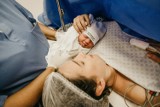 To najbezpieczniejszy czas na poród dla matki. Lekarze określili dokładnie, w którym tygodniu najlepiej rodzić, aby uniknąć urazów krocza 