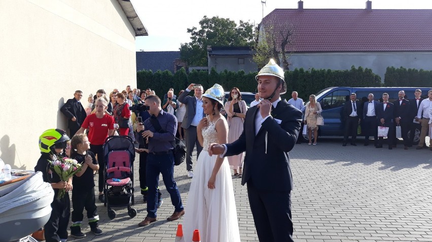 Najpierw były wyjątkowe oświadczyny, a teraz piękny ślub strażaka z OSP Jaczów
