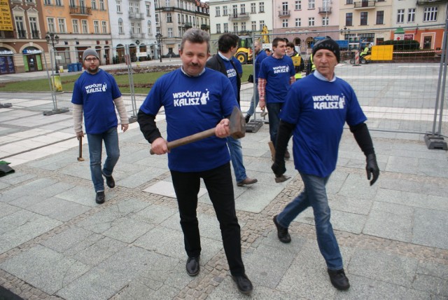 Betonka znika z Głównego Rynku w Kaliszu