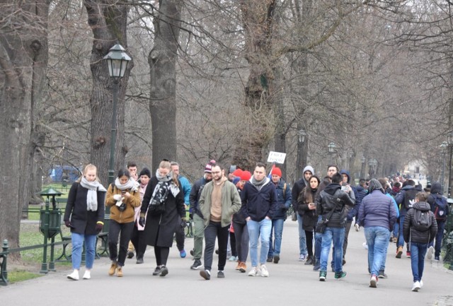 Władze Krakowa umożliwiają turystom najem krótkoterminowy w lokalach gminnych