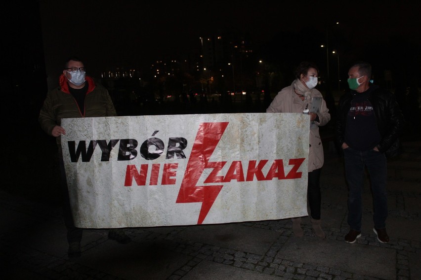 Protest w Zamościu. „Wybór, nie zakaz". Zobacz zdjęcia ze środowej manifestacji 