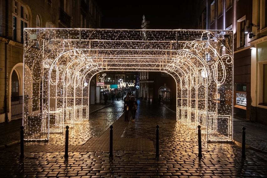 Świąteczne iluminacje w miastach robią wrażenie.