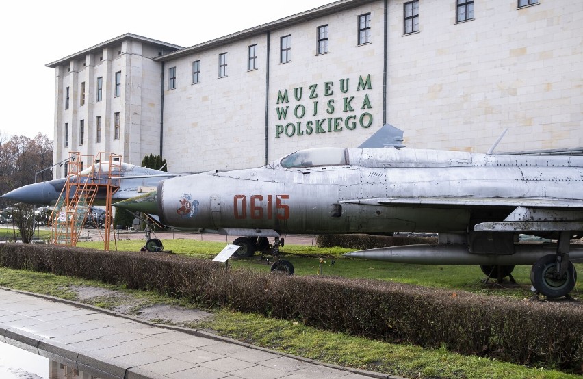 Muzeum Wojska Polskiego znika z centrum Warszawy. Już wkrótce w nowej odsłonie na Cytadeli. Samoloty i czołgi wyruszą w ostatnią podróż