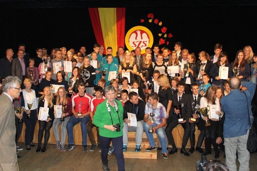 Młodzi sportowcy nagrodzeni przez władze Tomaszowa