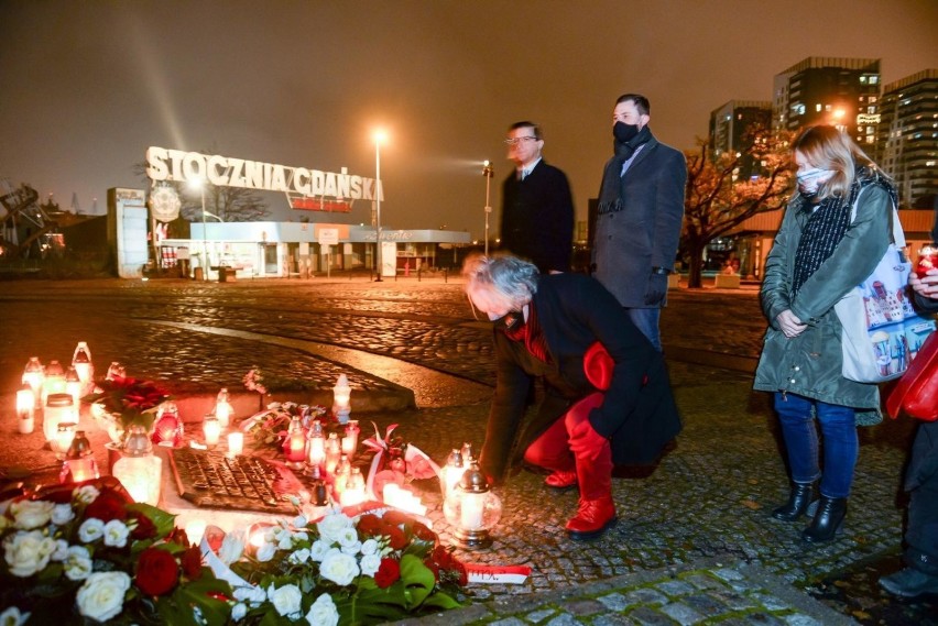 13.12.2020 władze Gdańska oddały hołd ofiarom stanu...