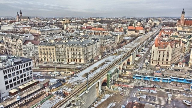 W centrum Krakowa powstają estakady kolejowe dla szybkiej kolei aglomeracyjnej.