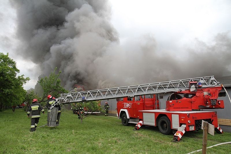 Kamieniec Wrocławski: Pożar hali magazynowej