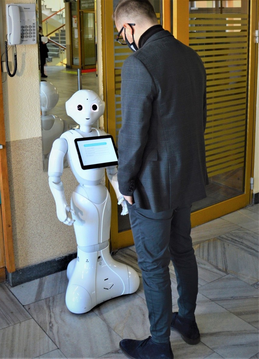 Robot Pepper w USK w Opolu.