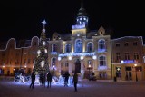 Centrum Wejherowa w śniegu. Dopiero teraz mamy pełny nastrój świąt [ZDJĘCIA]