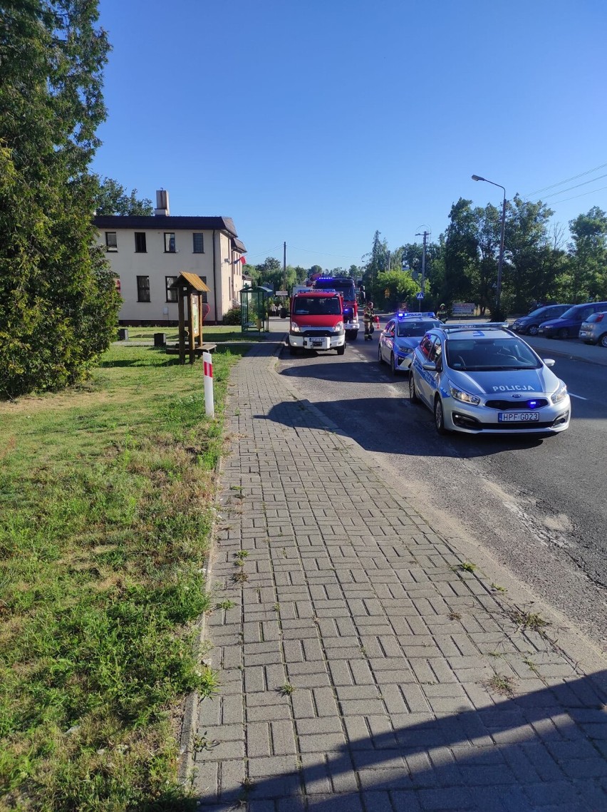 Wypadek w Sędziejowicach. Śmieciarka zderzyła się z autem