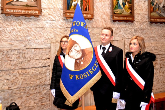 Uroczystość nadania imienia Marcina Rożka szkole podstawowej w Kosieczynie