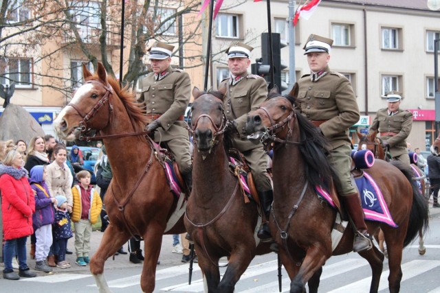 Święto Niepodległości Radomsko 2022. Uroczystości pod tablicą pamięci Józefa Piłsudskiego