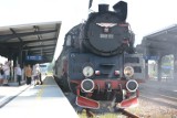 Pociąg z zabytkowym parowozem wjechał do Grudziądza [wideo, zdjęcia]