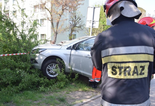 Zderzenie dwóch samochodów na ulicy Górnośląskiej w Kaliszu. Ucierpiał też zaparkowany opel