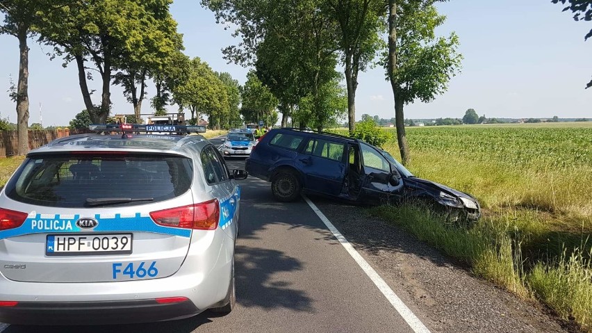 Gmina Kodrąb: Wypadek w Gembartówce. Zderzyły się 3 pojazdy, 4 osoby w szpitalu