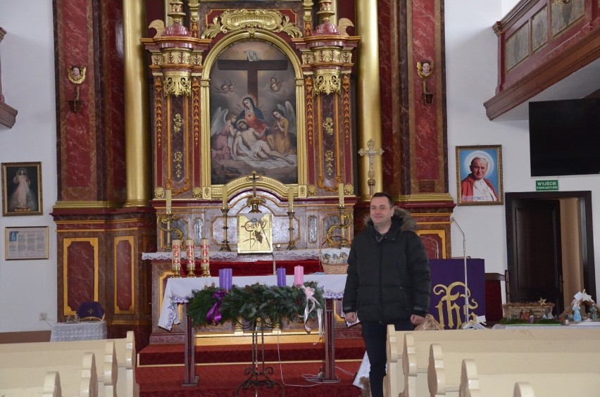 Proboszcz z parafii w Białołęce zaprasza do kościoła na grzańca i śpiewanie świątecznych piosenek