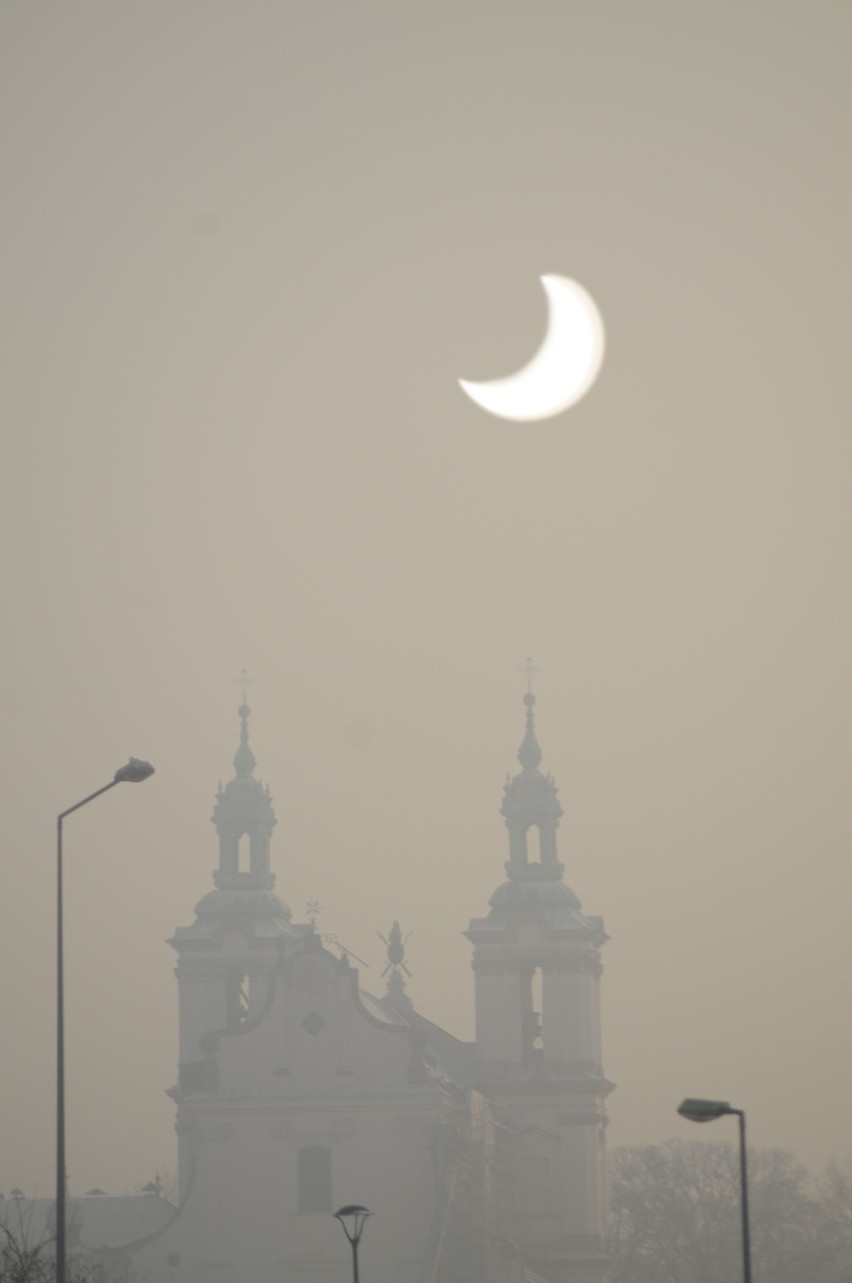 Tak wyglądało częściowe zaćmienie Słońca nad Krakowem w 2011...