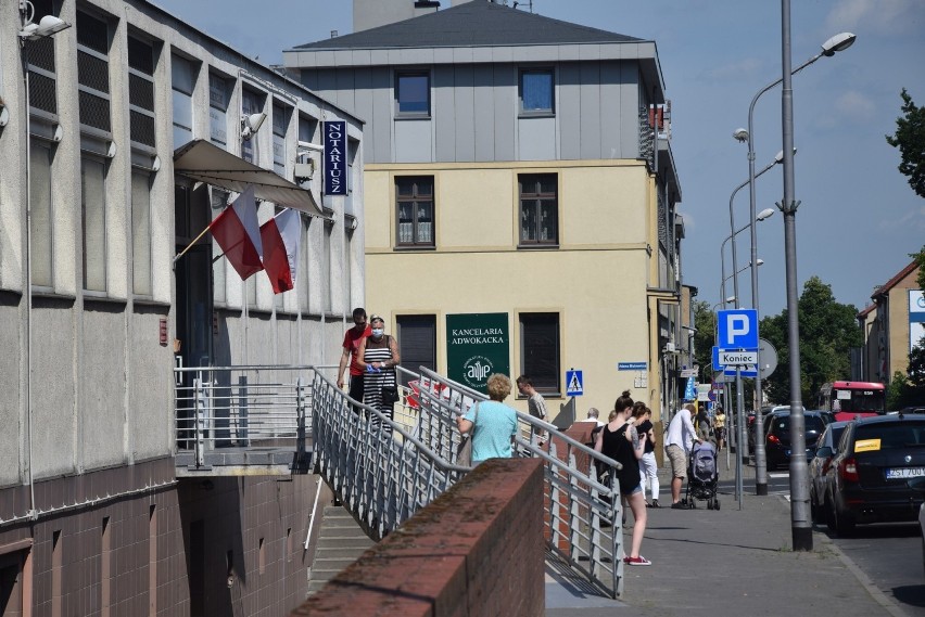 W Stargardzie frekwencja w południe wyniosła prawie 27 procent! Zobaczcie mieszkańców głosujących w wyborach prezydenckich NA ZDJĘCIACH